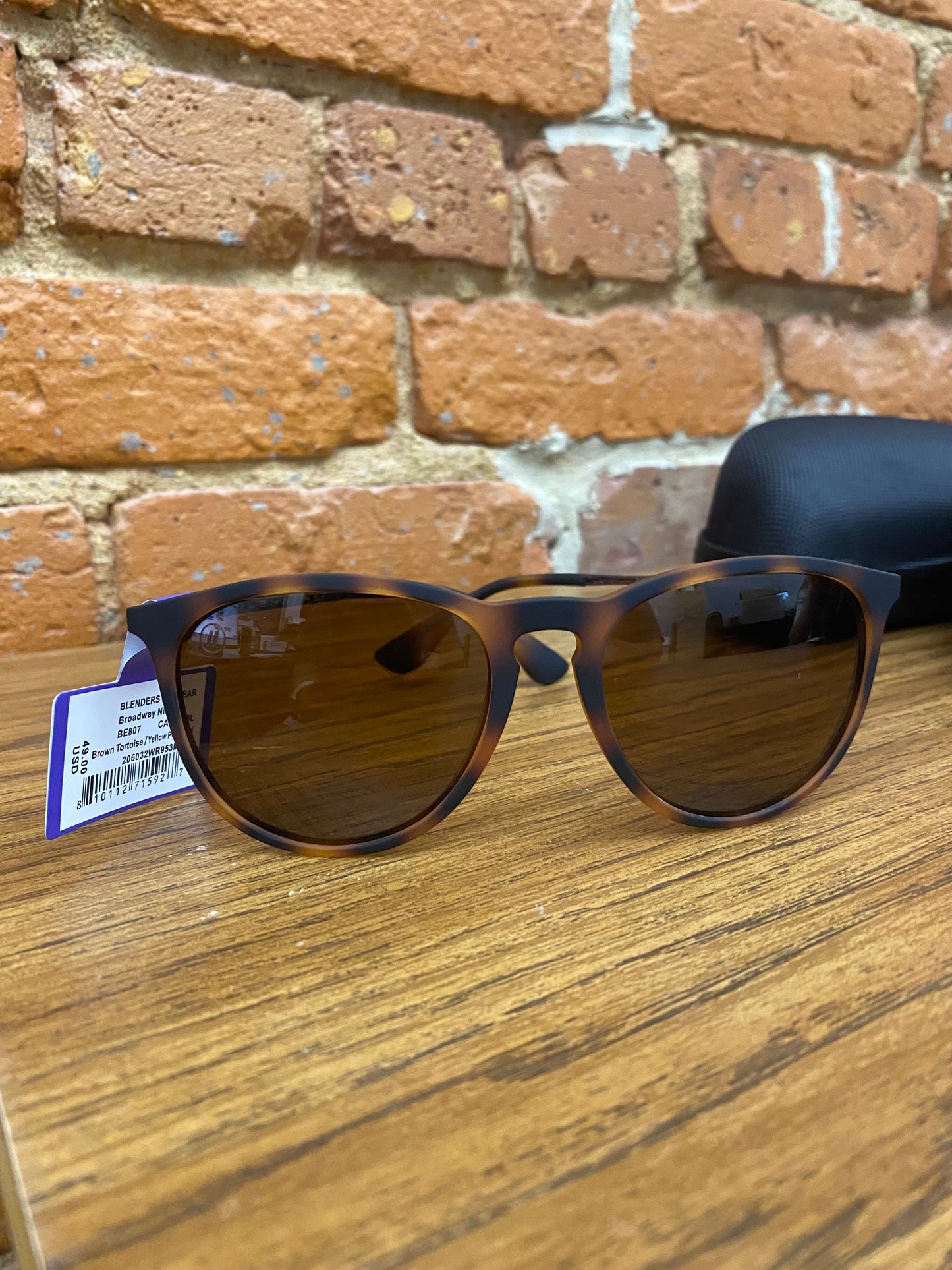 Blenders Eyewear North Park Broadway Nika - Matte Tortoise/ Polarized amber