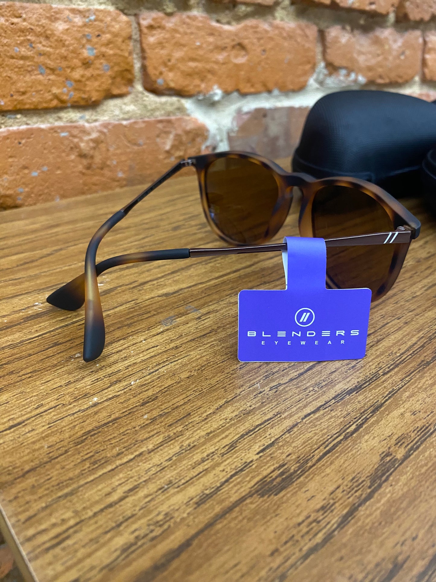 Blenders Eyewear North Park Broadway Nika - Matte Tortoise/ Polarized amber